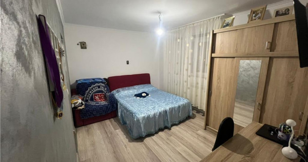 Garsoniera zona Spital - Comisia Centrala etaj 4 cu acoperis