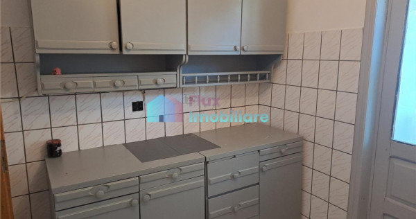 Apartament cu 3 camere etaj 2 Obcini zona Dany Gry