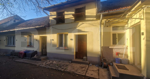 Casa de vanzare, 1360 mp teren, strada asfaltata, circulata,