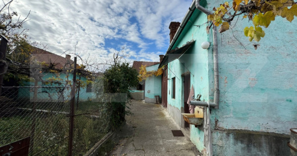 Casă săsească, 3 camere, 700 mp teren, Sebeș