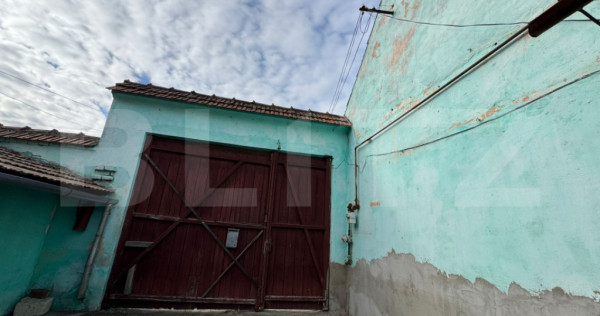 Casă săsească, 3 camere, 700 mp teren, Sebeș
