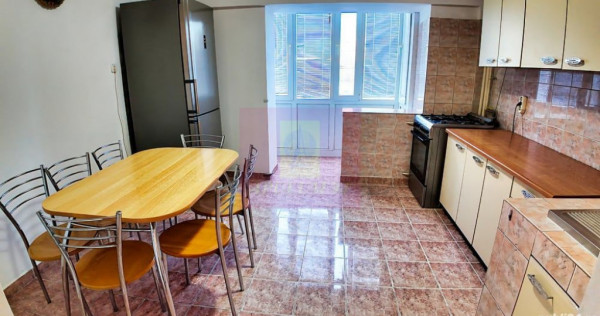 Vanzare apartament 4 camere in zona Unirii - Coposu, metrou