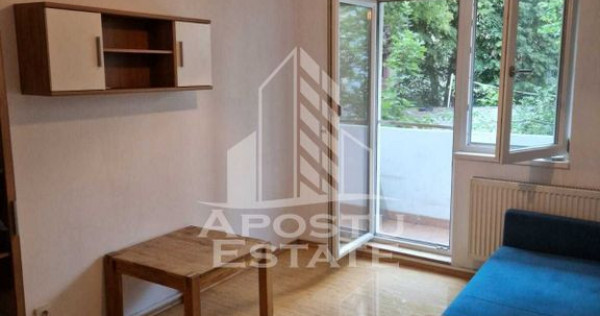 Apartament 3 camere, etajul 1, zona Spitalul Judeten