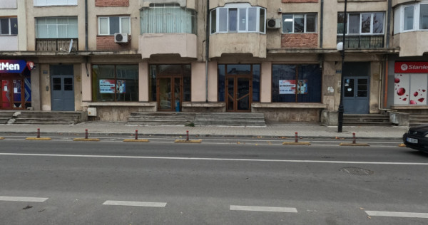 Spațiu Comercial de Închiriat 70 mp, Fațadă din Sticlă,