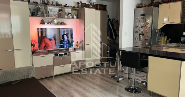 Apartament cu 2 camere complet mobilat si utilat la etaju...
