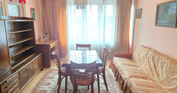 Vand apartament 2 camere decomandat in Deva, etaj 2,