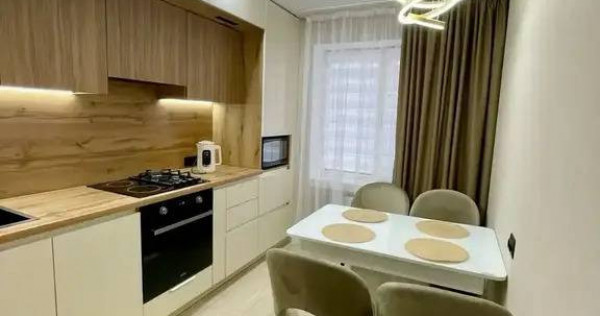 Bucătărie spatioasa, închisă – 16 mp pentru pasiona...