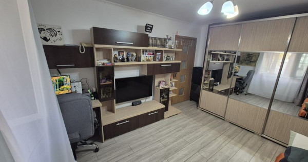 2 Camere Piata Resita cu Loc de parcare