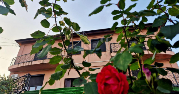 Casa tip duplex spatioasa cu garaj