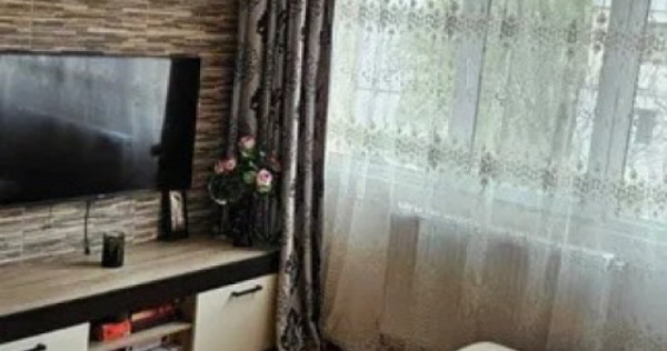 Apartament 3 camere Semidecomandat, Etaj 2/4, 60 mp