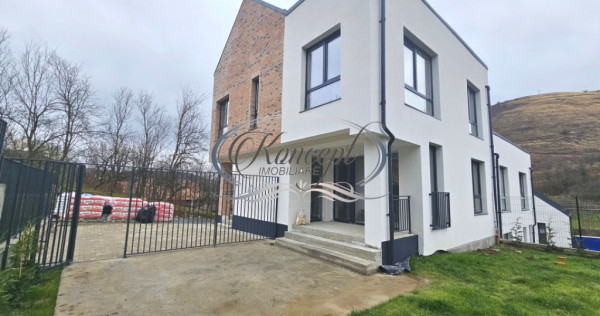 Locuinta spatioasa in ansamblu restrans din Tauti