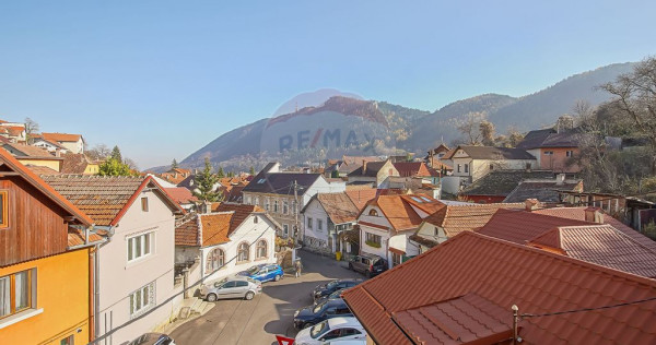 Casa cu 5 studiouri independente, terasa rooftop, vedere ...