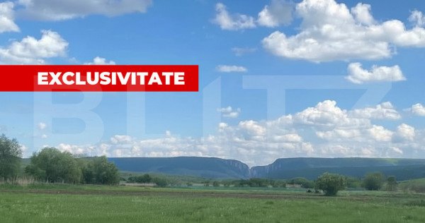 Teren 2.400 mp cu 72m asfalt, utilitati la limita și panora