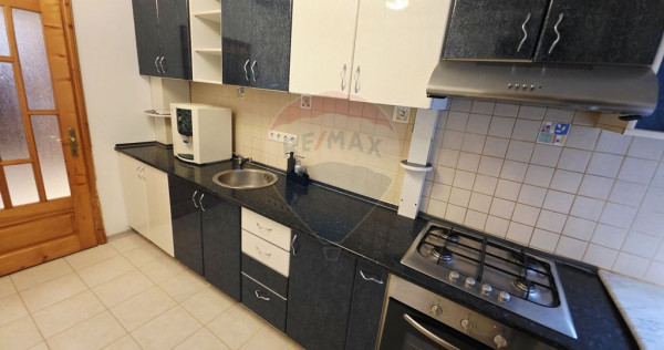 Apartament cu 4 camere de vânzare în zona Calea Romanului