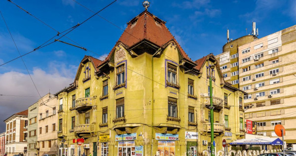Apartament 4 camere, etaj 1, în Palatul Steiner, Arad