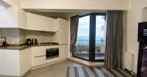 Studio | Vedere frontala spre lac | Solid House Butoaie | Te