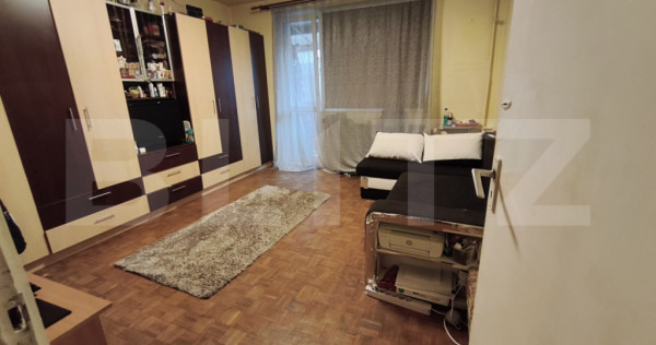 Apartament de vanzare, 3 camere decomadate, 61 mp, zona - Gh