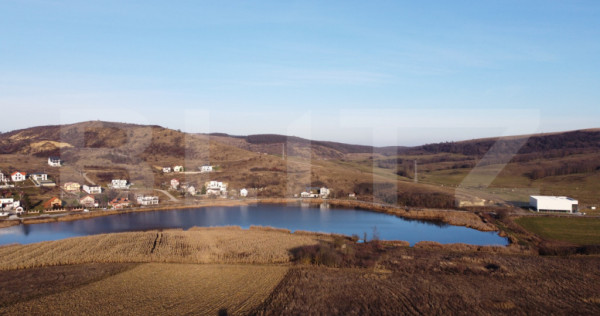 De vanzare teren Chinteni cu panorama spre lac