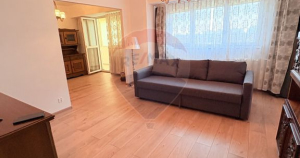 De &icirc;nchiriat apartament 4 camere, recompartimentat &icirc;n 3...