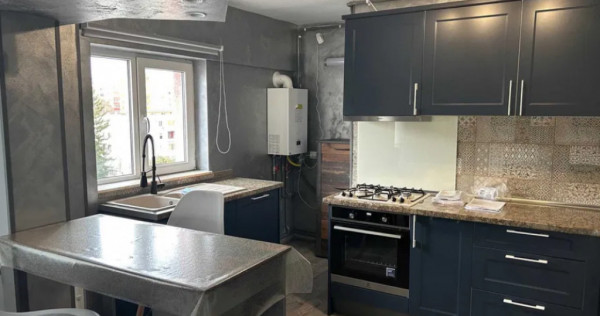 Apartament 3 camere, decomandat - zona Centru Civic