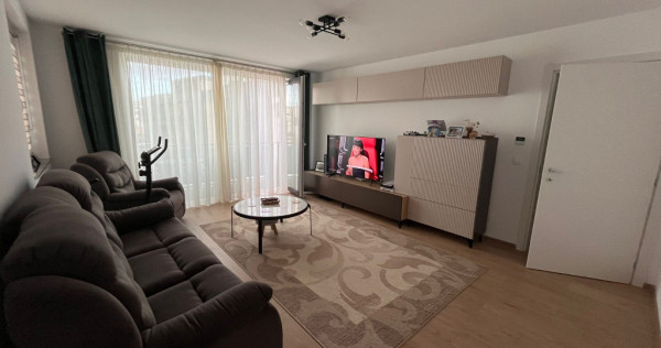 Apartament 3 camere, zona Coresi, parcare inclusa