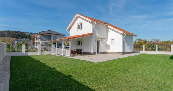 Proprietate eleganta, constructie noua, zona boema, Sanpetru