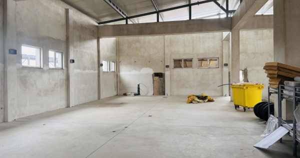 Hala industriala 600 mp, teren parcare 400 mp, de inchiriat,