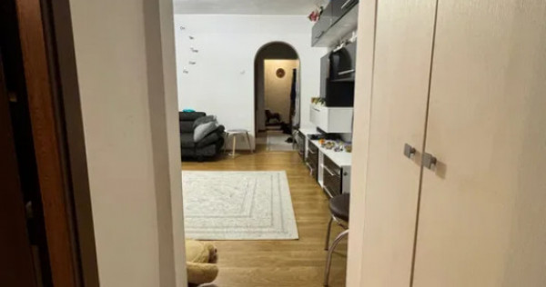 Apartament Cu 3 Camere Semidecomandate Etajul 1 - Zona George Enescu