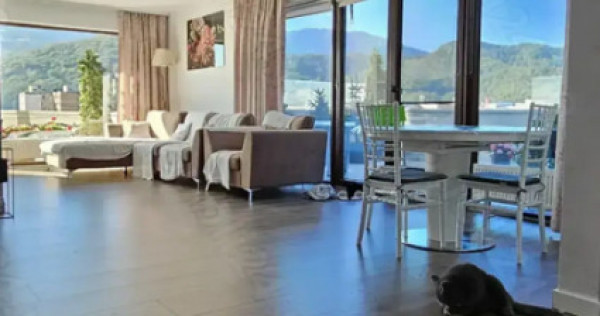 Penthouse cu 5 camere, decomandat - zona Noua