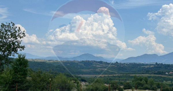 Teren intravilan 857 mp/&icirc;mprejmuit/vedere la munți