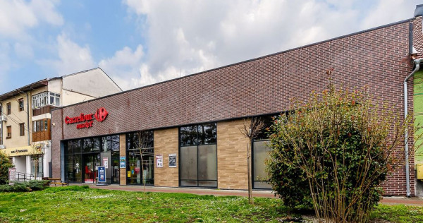 Spatiu comercial de vanzare cu chirias Carrefour Market Arad