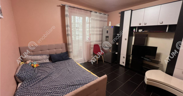 Garsoniera decomandata cu balcon la etajul 2 zona Turnisor d