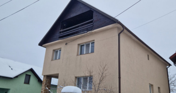 Casă spațioasă &icirc;n comuna Recea, &icirc;ntr-o zonă liniștit?