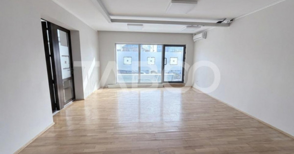 Cladire de birouri cu spatiu comercial la parter si 6 locuri