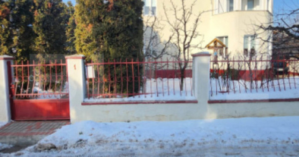 Casa de vanzare, 3 dormitoare, 10 ari teren