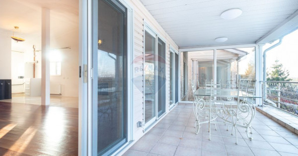 Vanzare Vila 5 camere cu semineu, piscina si priveliste l...