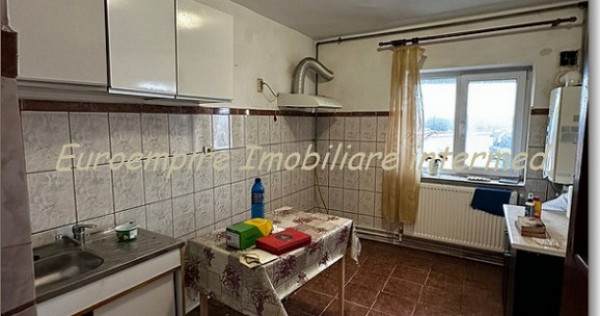 Apartament 2 camere decomandate zona Poarta 6