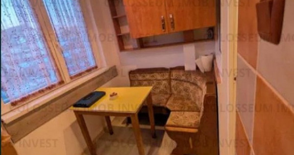 Garsoniera mobilata, utilata, etaj 1/4, zona Tractorul!