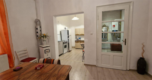 Chirie Resita Apartament 90 mp. etj.1 la casa.