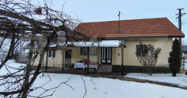 Casă individuală renovabilă 82 mp utili, teren 693 mp, &icirc;