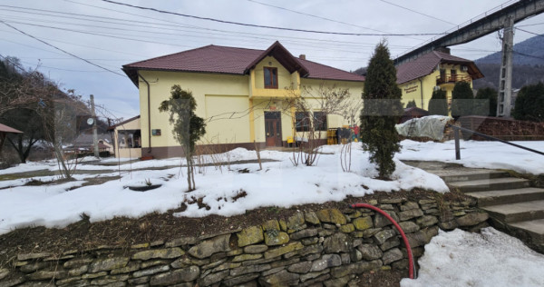 Spatiu Comercial + Apartament de vanzare Comuna Romuli