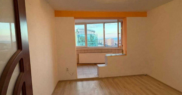 Apartament de 3 camere zona VLAHUTA,