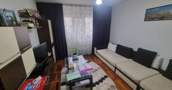 Poarta 6 liceul Blaga- apartament 4 camere decomandat cu gaze