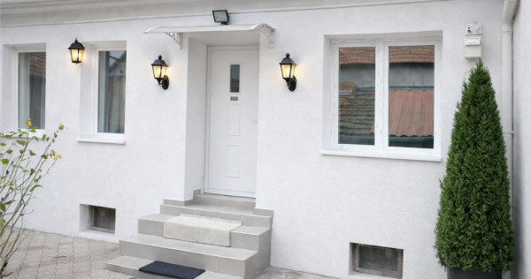 Corp de casa, proprietate tip studio, gata de mutat, Central