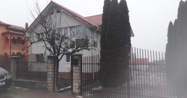 Casa / Vila ( D+P+E ) Zona Sfantu Ilie - Intrare