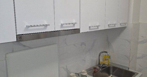 Inchiriez apartament 3 camere, central, renovat, mobilat