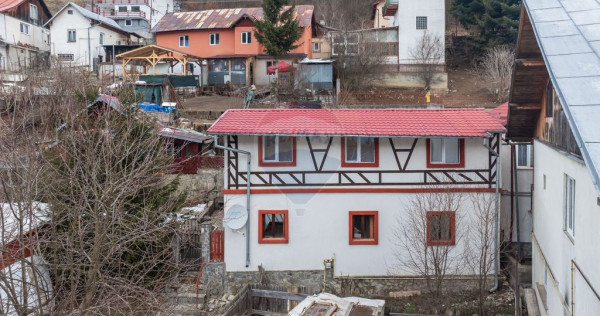 Casă cu 6 camere de v&acirc;nzare &icirc;n Azuga, Comision 0%!