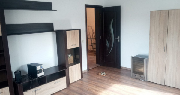 V&acirc;nzare apartament 2 camere -Tractorul | Parcare | Luminos