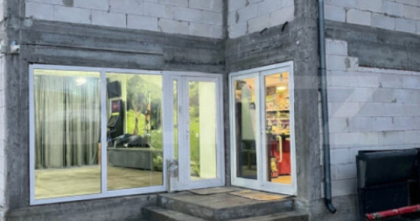 Spațiu comercial + teren, 163 mp utili, 983 mp, zona Exteri