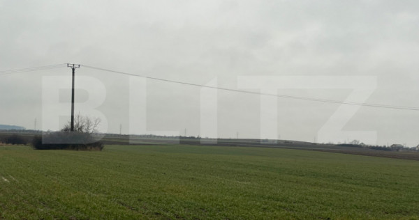 Teren mixt intravilan + extravilan, 10.400 mp, deschidere 50